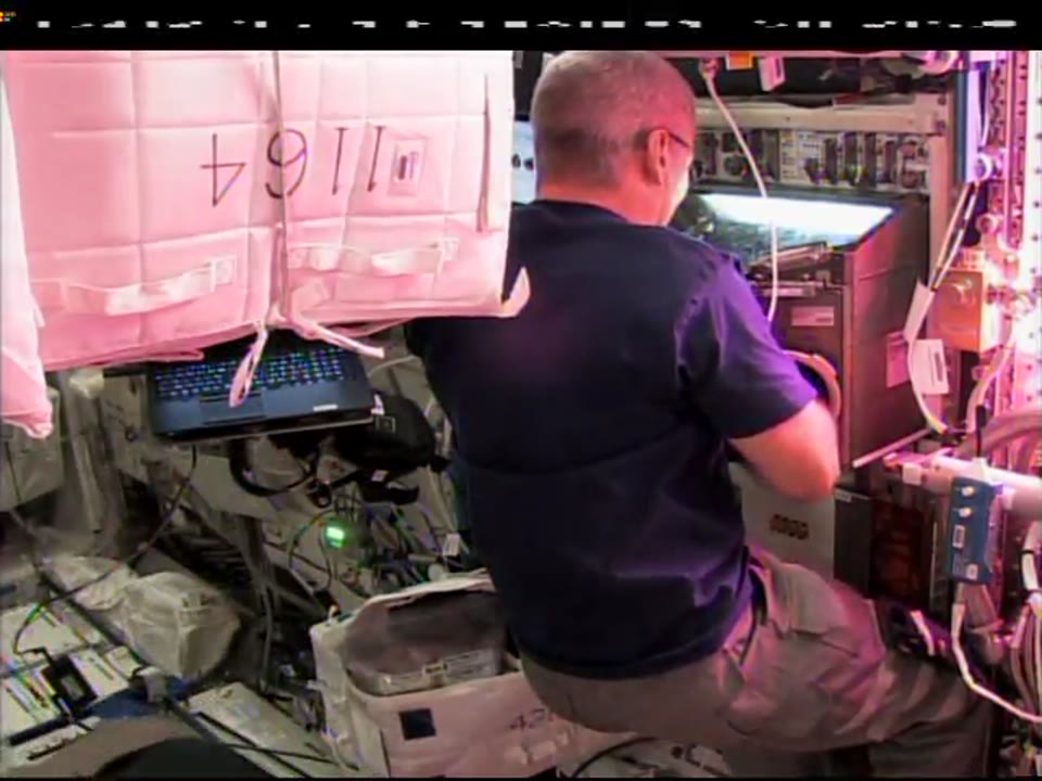 ISS-Downlink-Video_Vande-Hei-Arthrospira-EC-Reservoir-Exchange_DL-5_2018_003_1035_602839.mxf