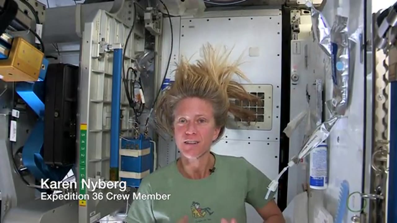 Karen Nyberg Shows How You Wash Hair in Space