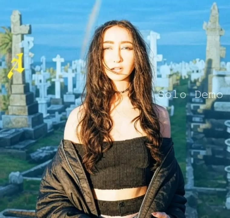 Noah Cyrus - Again (solo demo)