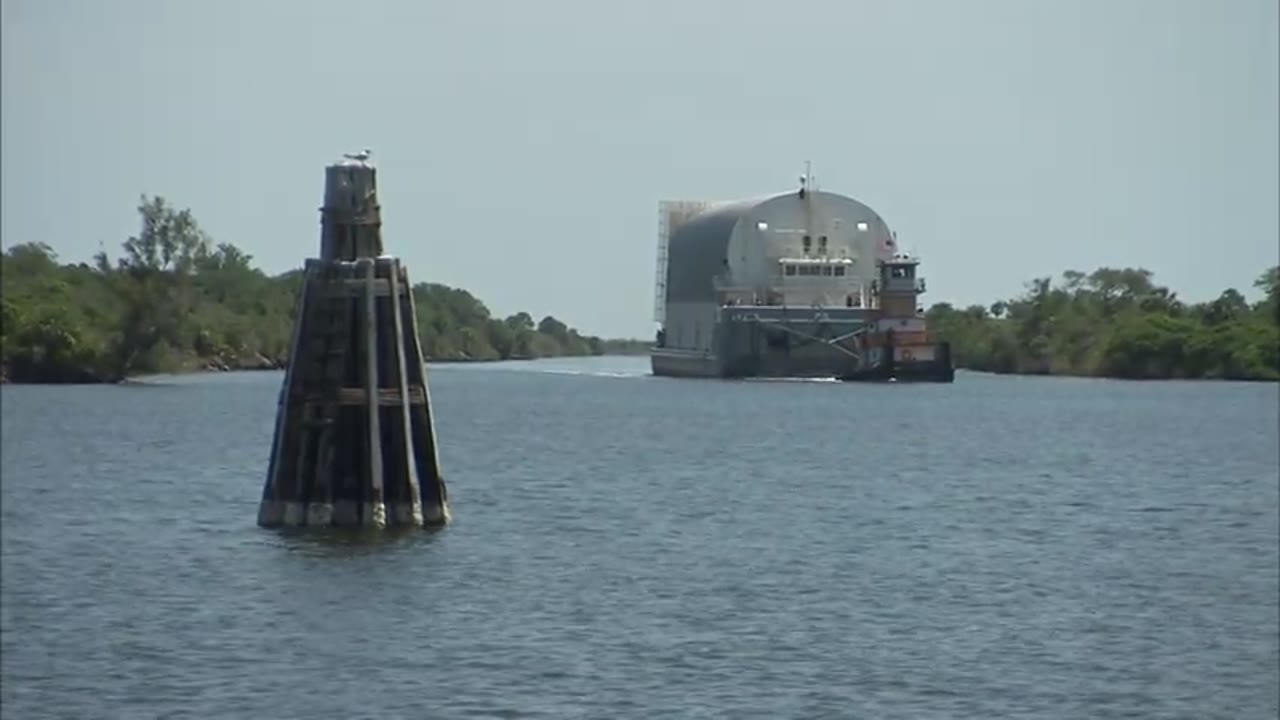 Shuttle External Fuel Tank for STS-128 Mission Arrives at NASA's Kennedy Space Center