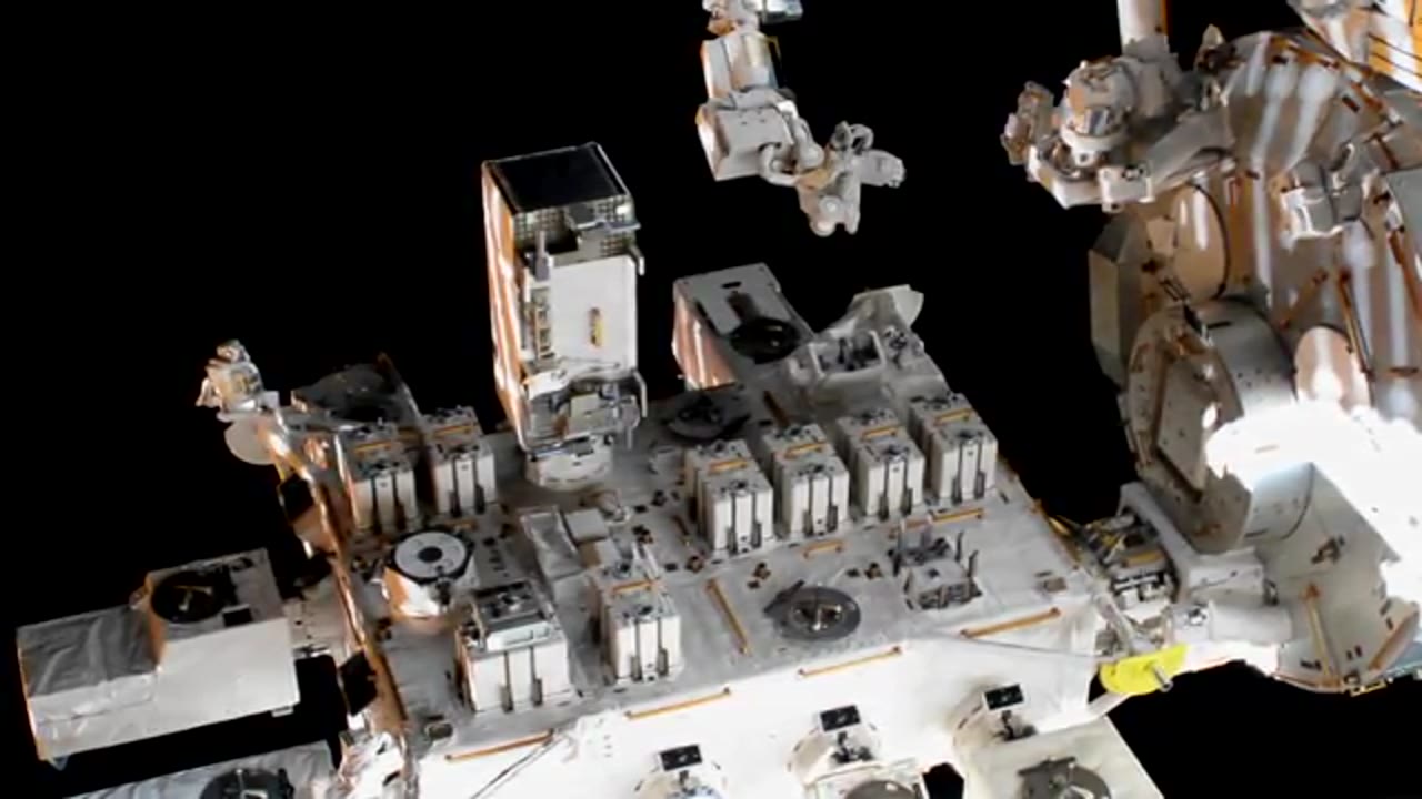 ISS-Exterior-Survey_HD-DL-3_2018_201_1837_680517.mxf