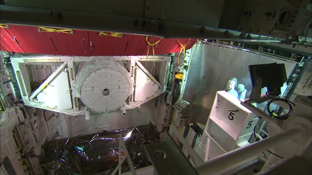Shuttle Atlantis' Crew Reviews Payload for Hubble Mission