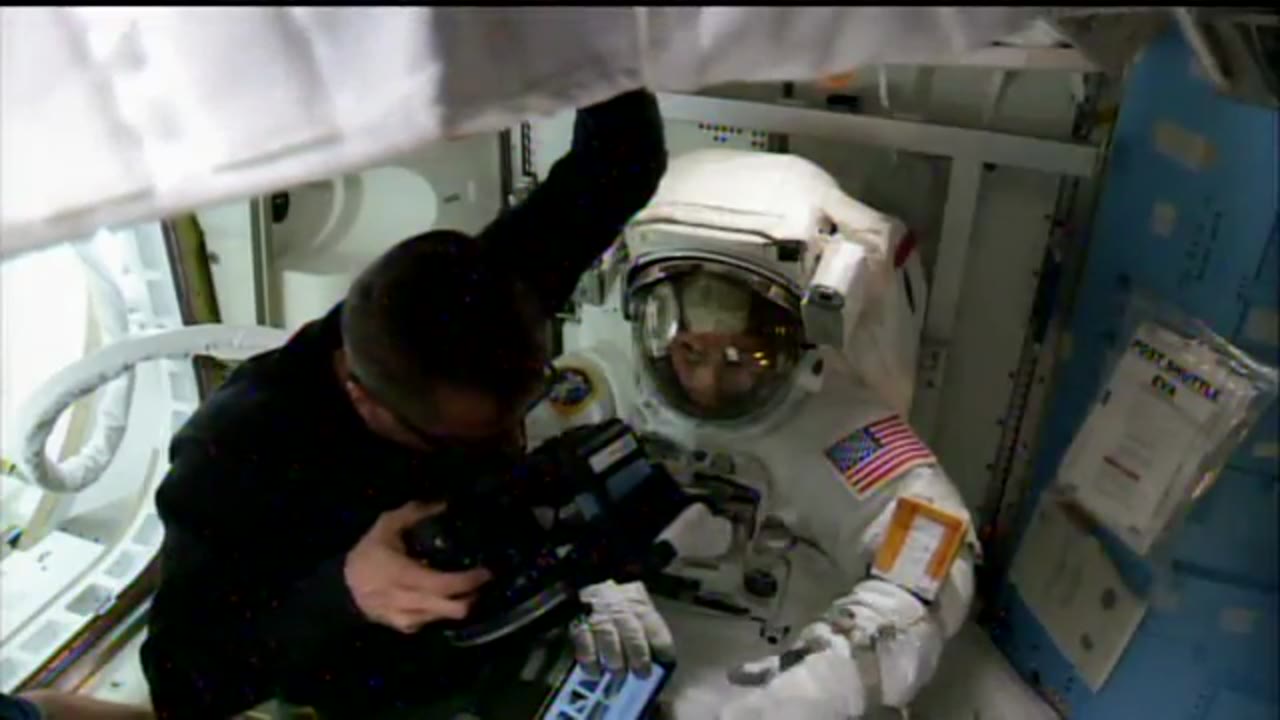 US_EVA_48_5-of-5_619268.mxf