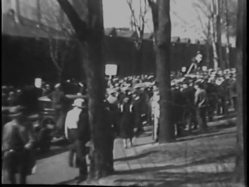 2200 Men Out On Strike At Motor Plant, 1935/04/24