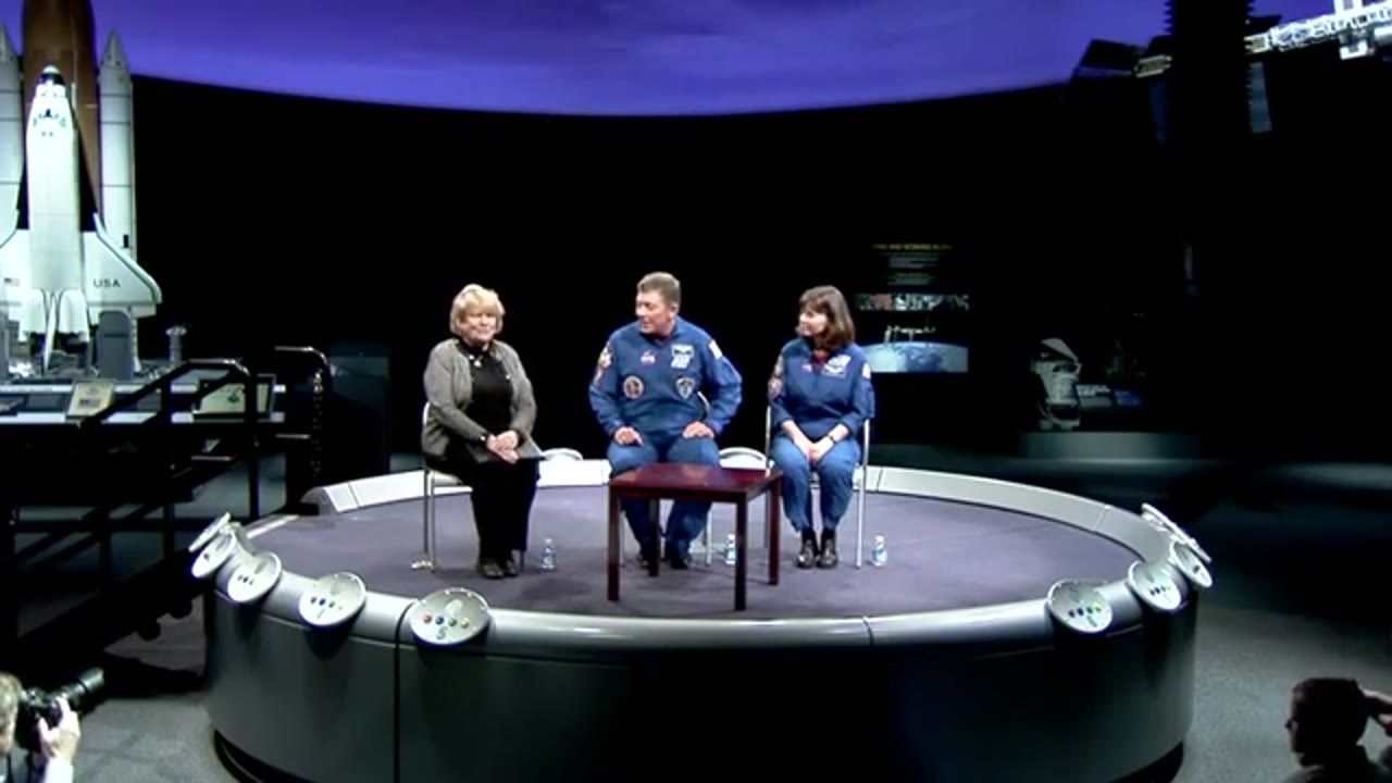 Meet Astronauts Mike Fossum and Cady Coleman at Smithsonian National Air and Space Museum