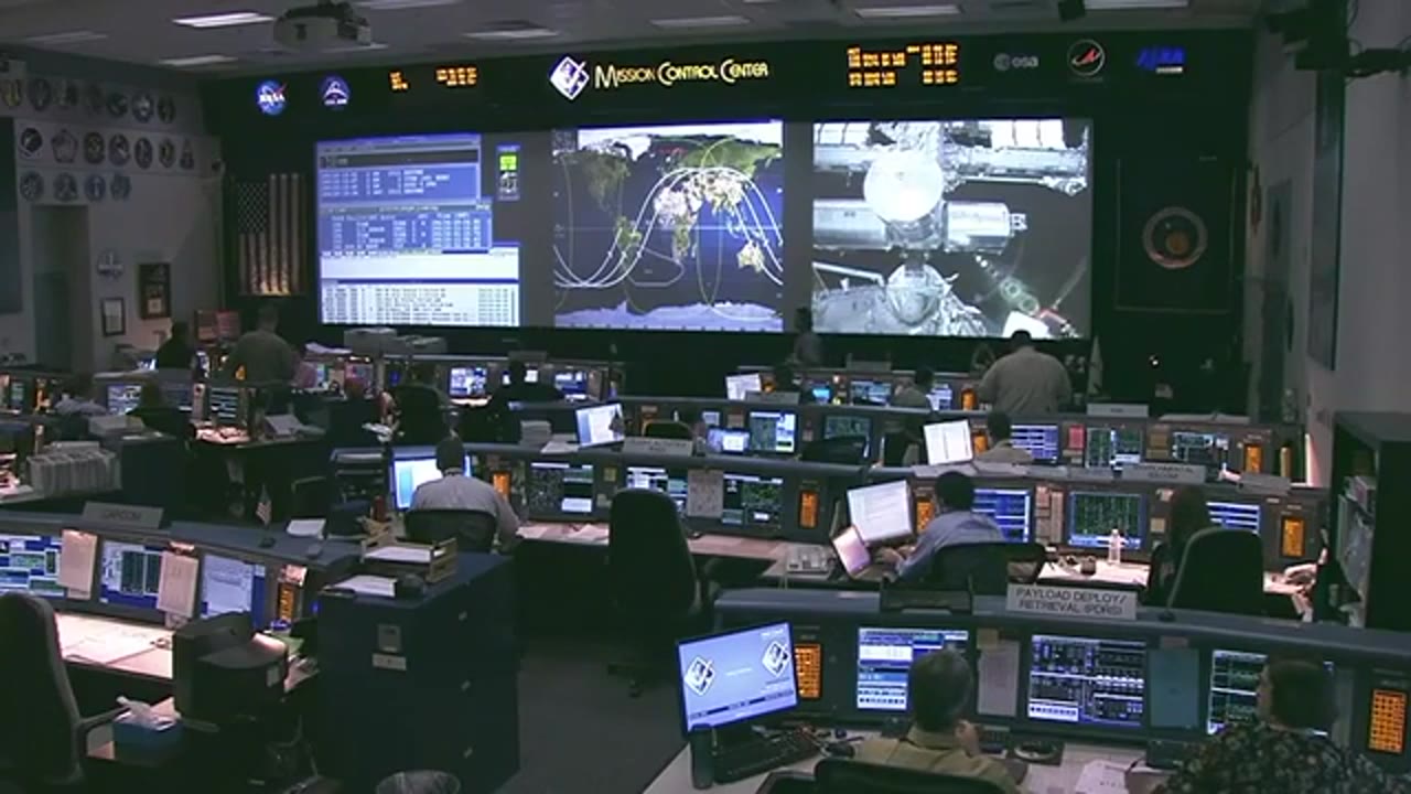 "Rocket Man" Greets Atlantis Astronauts