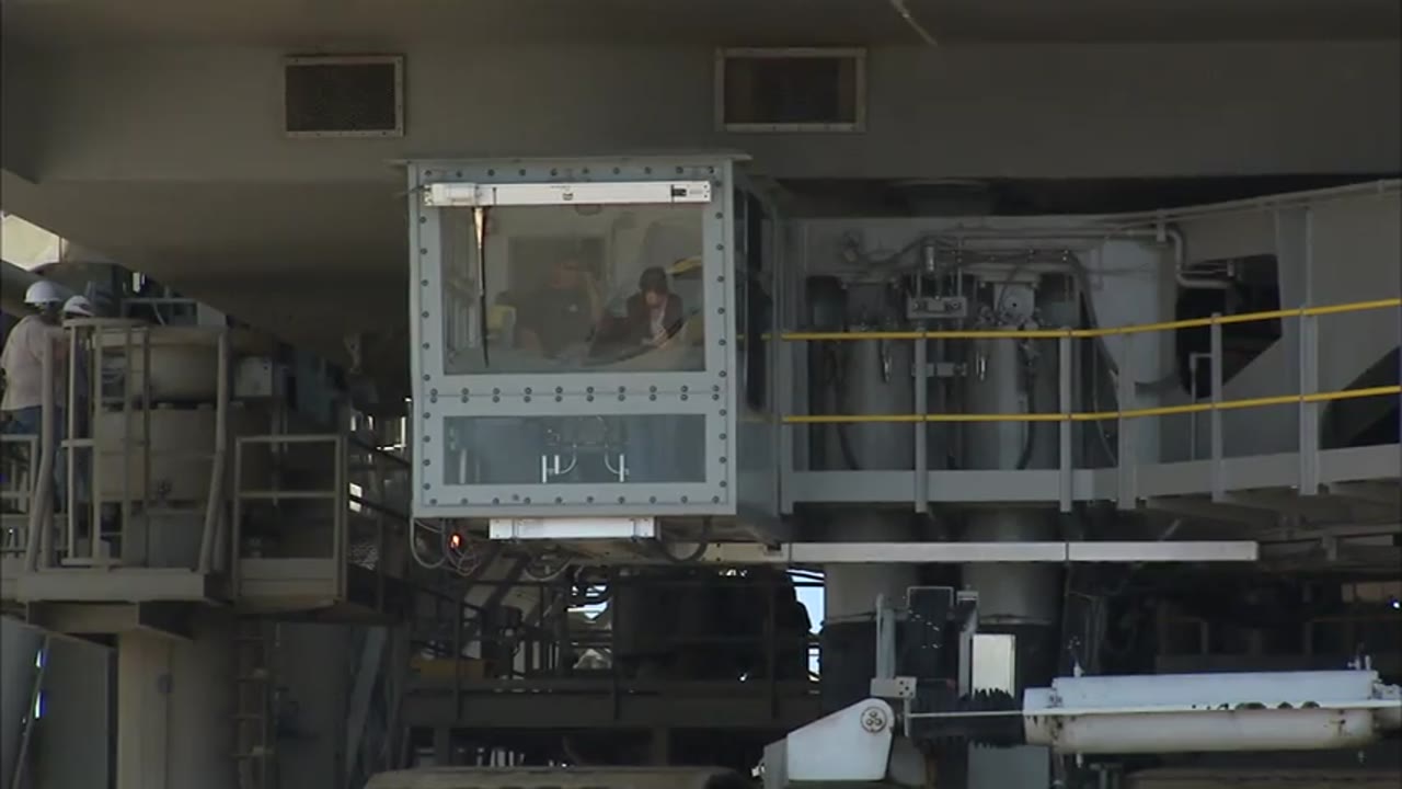 Launch Platform for NASA Ares 1-X Flight Test Moves from Pad to VAB