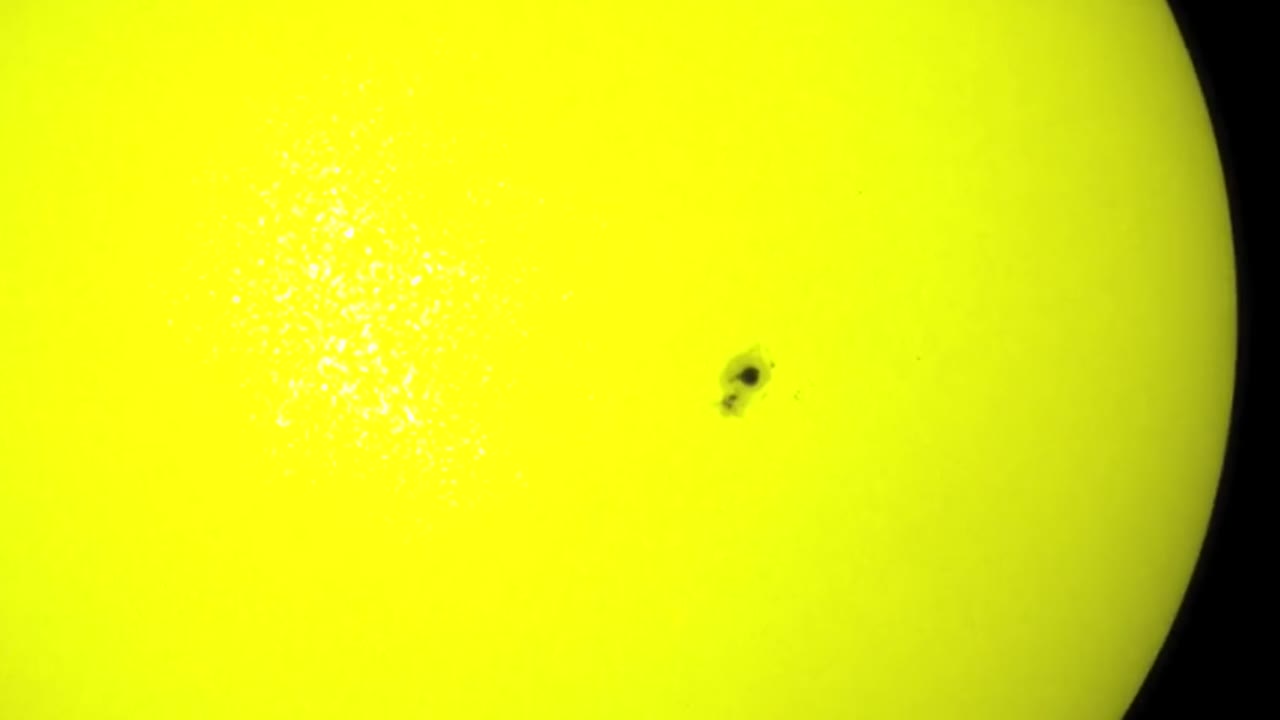 Hinode's High-Resolution View of the Sun