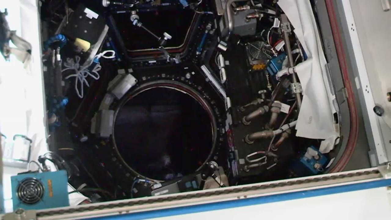 ISS-Downlink-Video_David-Setting-up-Z-CAM