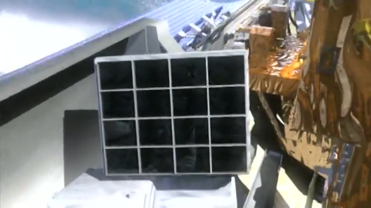 HST SM4 -- Astronauts Close HST Doors for Last Time