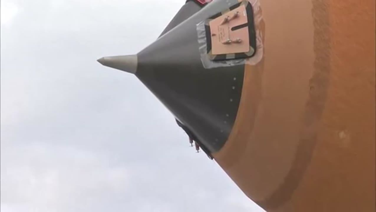 Shuttle's Final Fuel Tank Arrives at Kennedy
