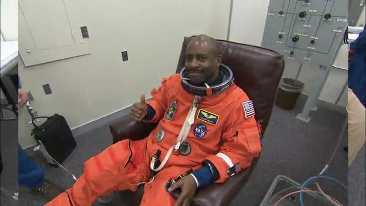 STS_129_Post_Flight_Presention.mxf