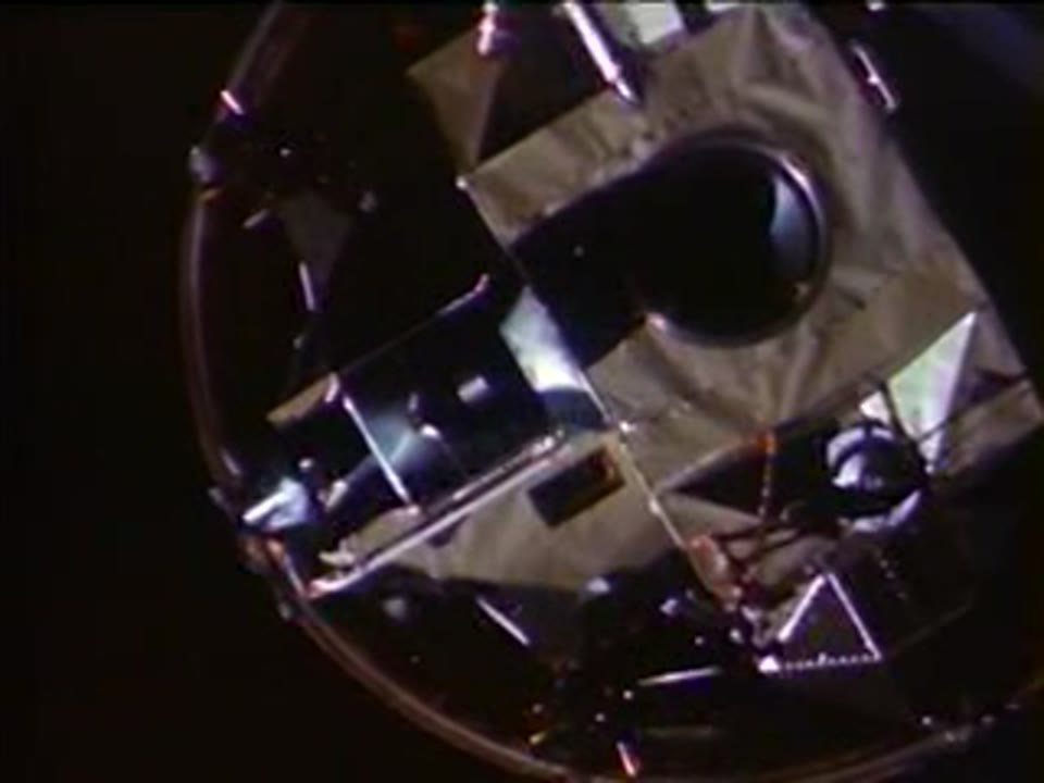 apollo11_onbclip03