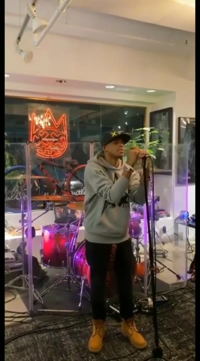 Qeuyl Performs at Cult of Individuality HQ
