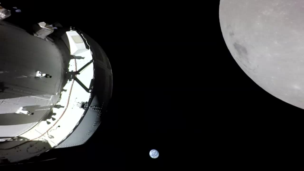 Orion-Moon-Approach_ART-DL-1_2022_325_1209_56000_1724698