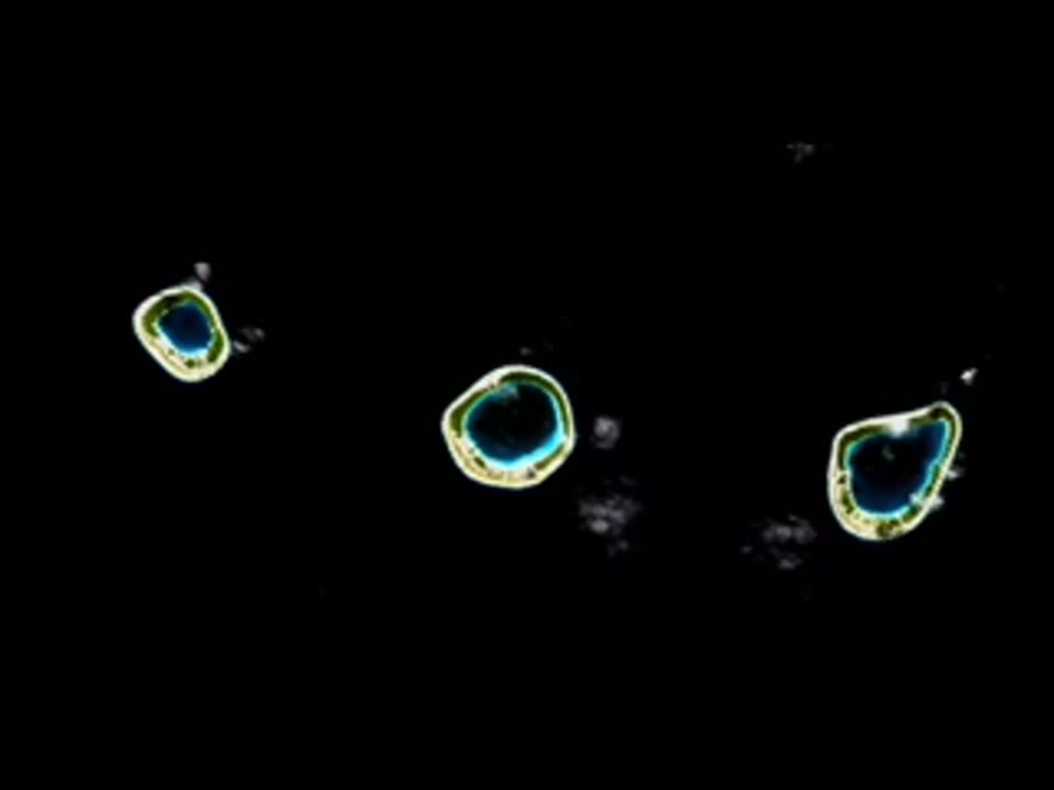 Landsat 7 Looks at Coral Reefs: (1 of 2)