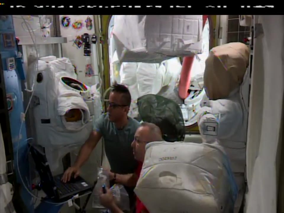 ISS-Downlink-Video_Acaba-Bresnik-EMU-SEMU-SLE-Return_DL-4_2017_338_1043_591068.mxf