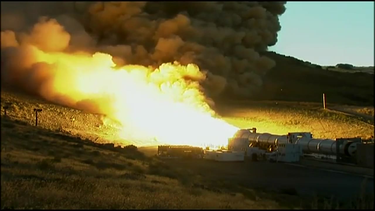 Rocket Motor Test, Tech Chief Tour Tops This Week @ NASA