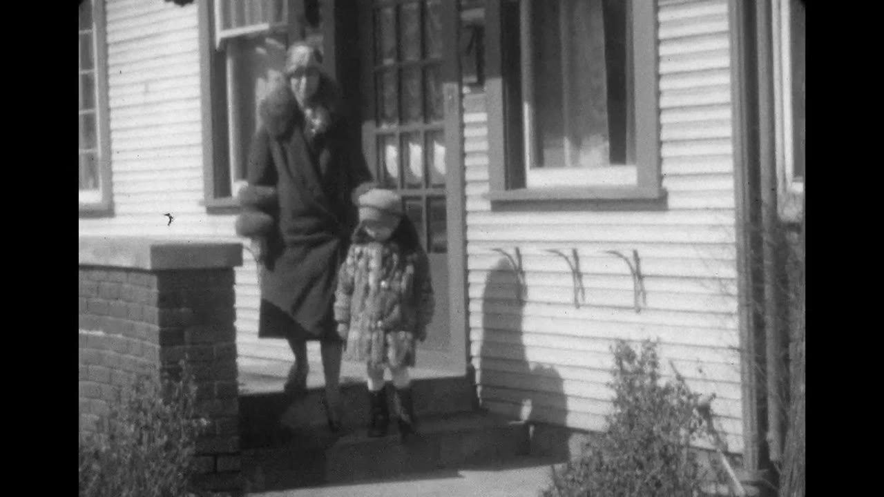 Home movie: 000534: 1920s family activities, music, dance, sports