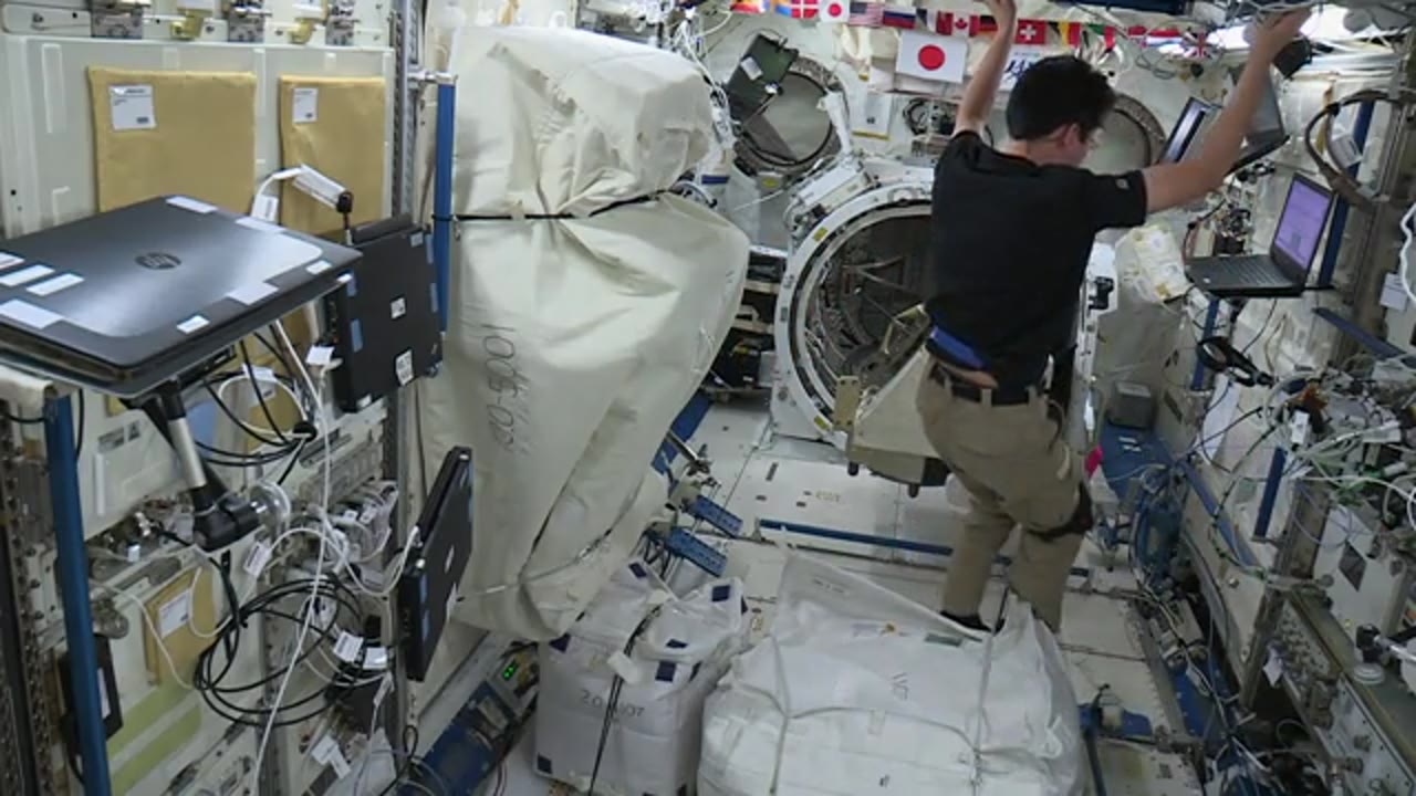 ISS-Downlink-Video_Kanai-NanoRacks-External-Platform-Hardware-Setup_HD-DL-5_2018_004_0909_603223.mxf