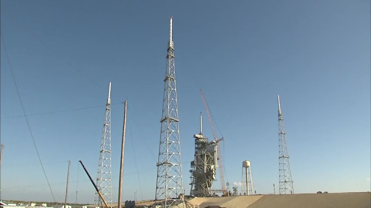 Shuttle Lightning Mast Removed from Kennedy Launch Pad