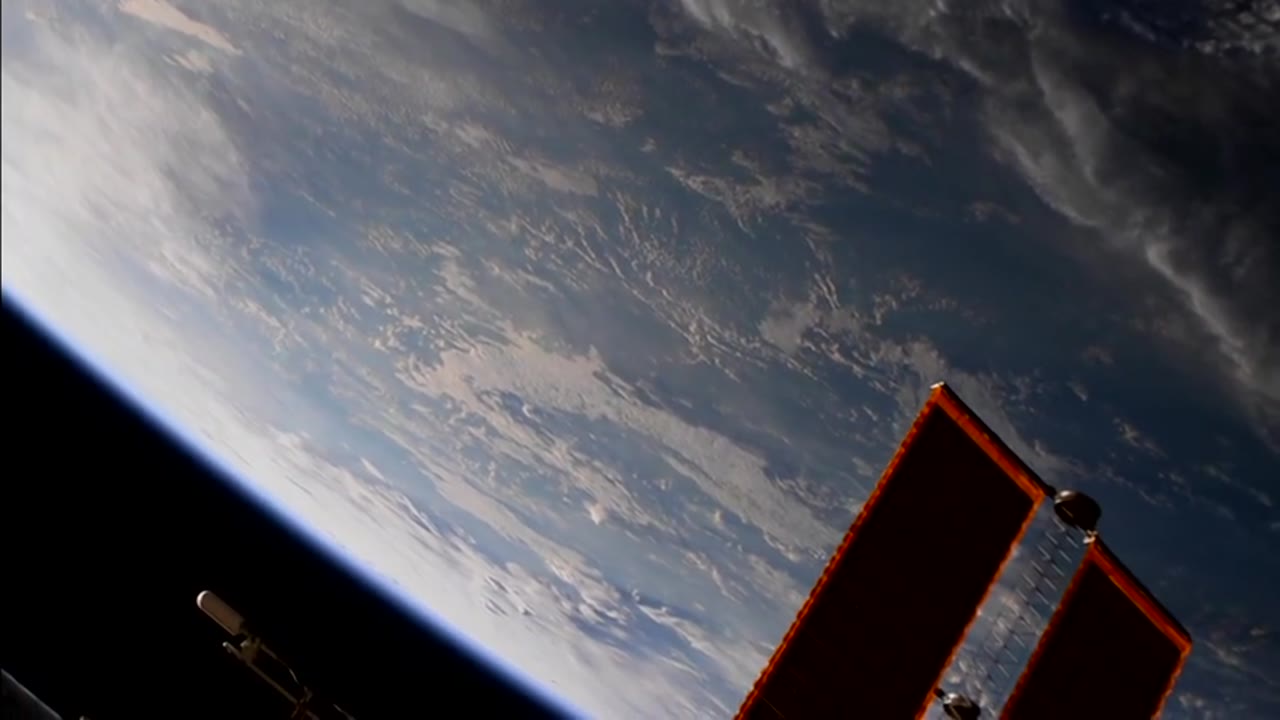 Raw Downlink Video ISS & Earth Exterior