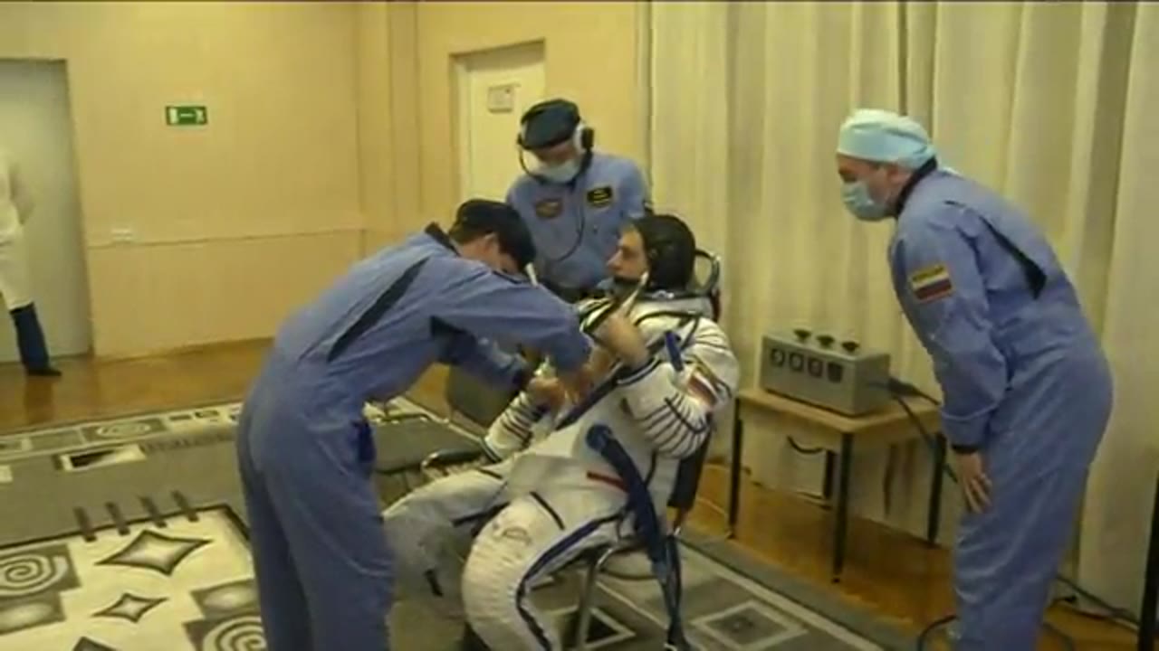 Expedition 43 Crew Prepares for Launch