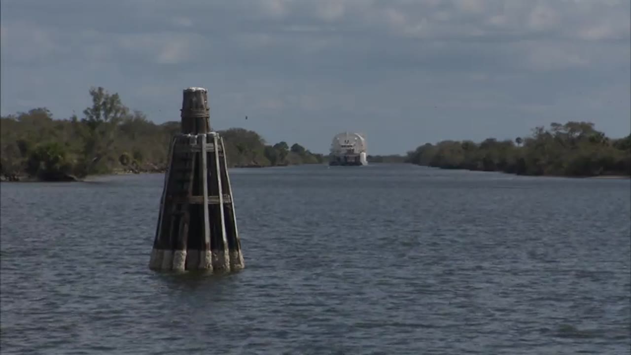 Shuttle External Fuel Tank for STS-127 Arrives for Preps