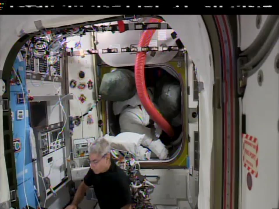 ISS-Downlink-Video_Vande-Hei-Airway-Monitor-Setup_DL-4_2018_009_1004_605014.mxf