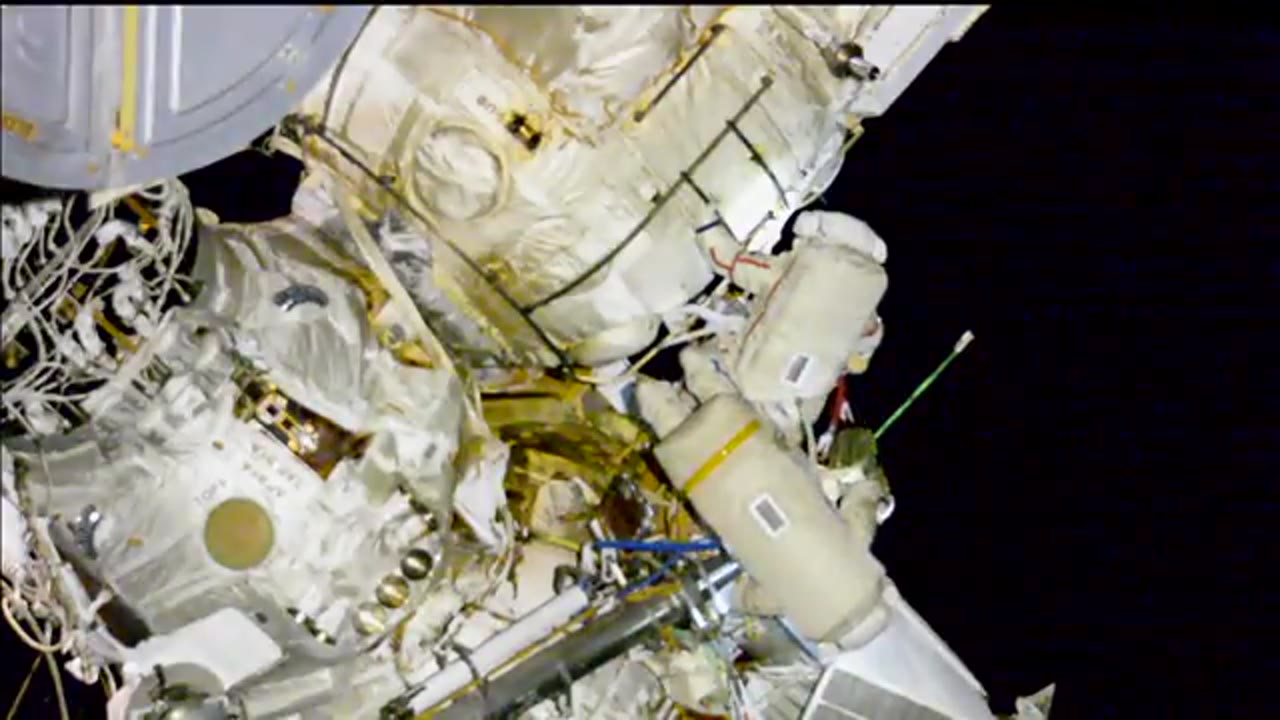 Russian_EVA45A_Part3_Dec11_1900__733258.mxf